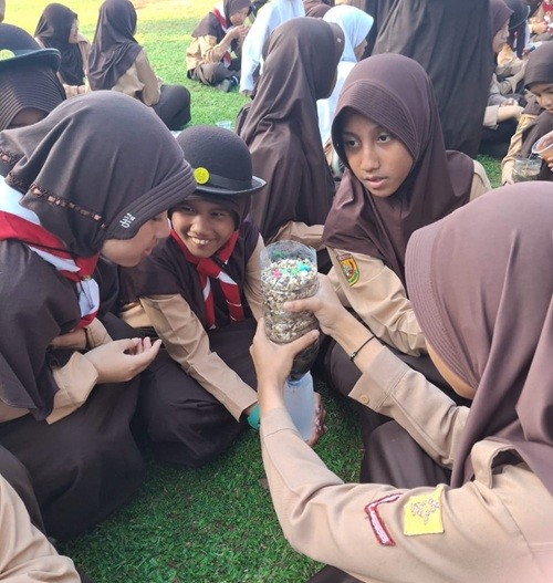 Pramuka Penggalang SMP Islam Al Azhar BSD@Cileungsi Gelar Praktik Penjernihan Air