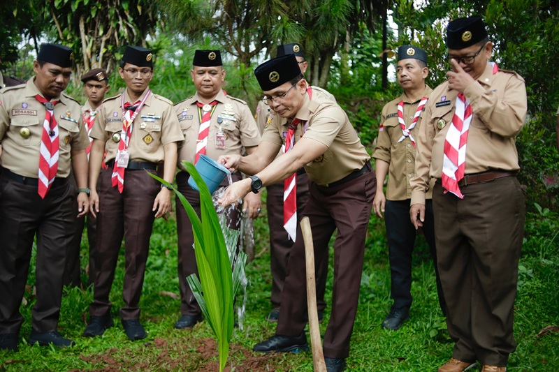 Langsung Bekerja Nyata, Pramuka Kabupaten Bogor Tanam 50.000 Pohon Kelapa