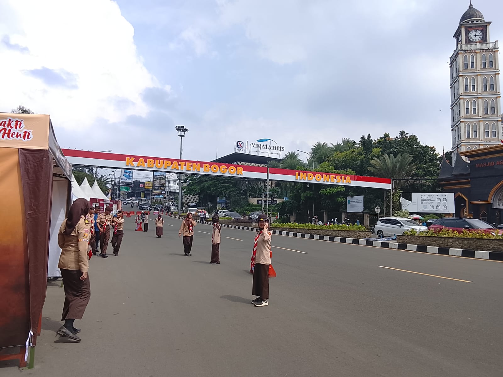 Kwarran Megamendung Laksanakan Karya Bakti, Bantu Pengamanan Lalu Lintas di Hari Pertama NATARU 2025