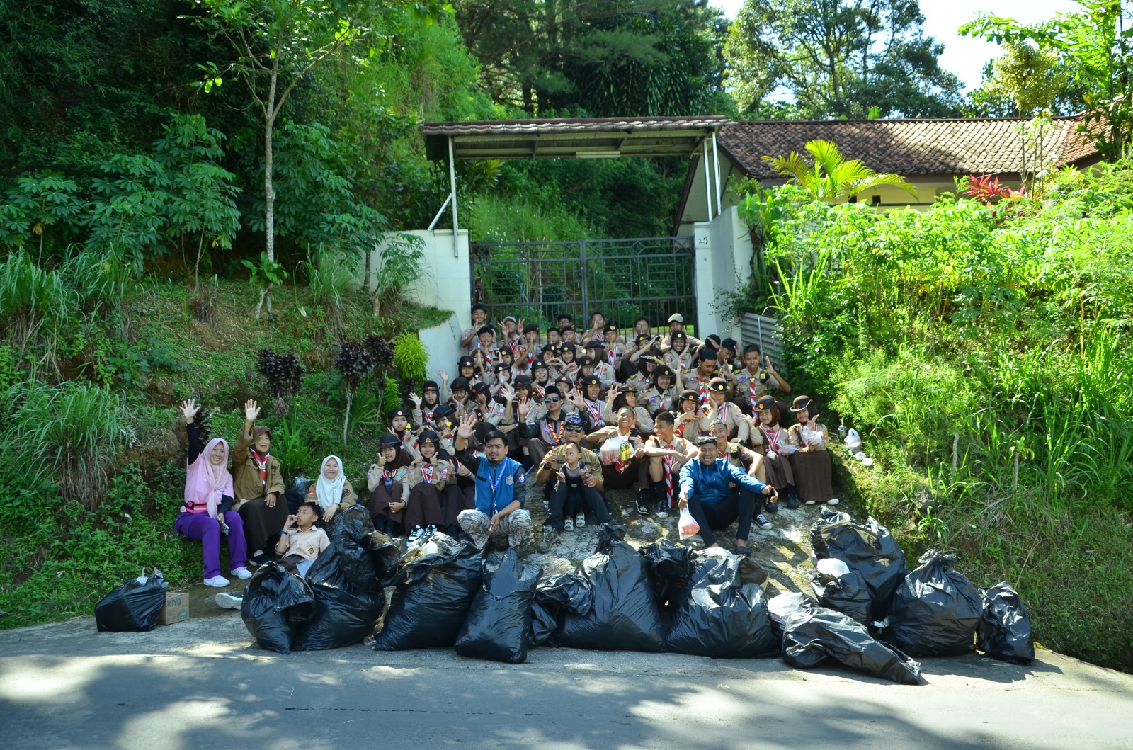Pramuka Garuda Kwaran Ciawi Gelar Bakti Lingkungan di CFD Kecamatan Ciawi