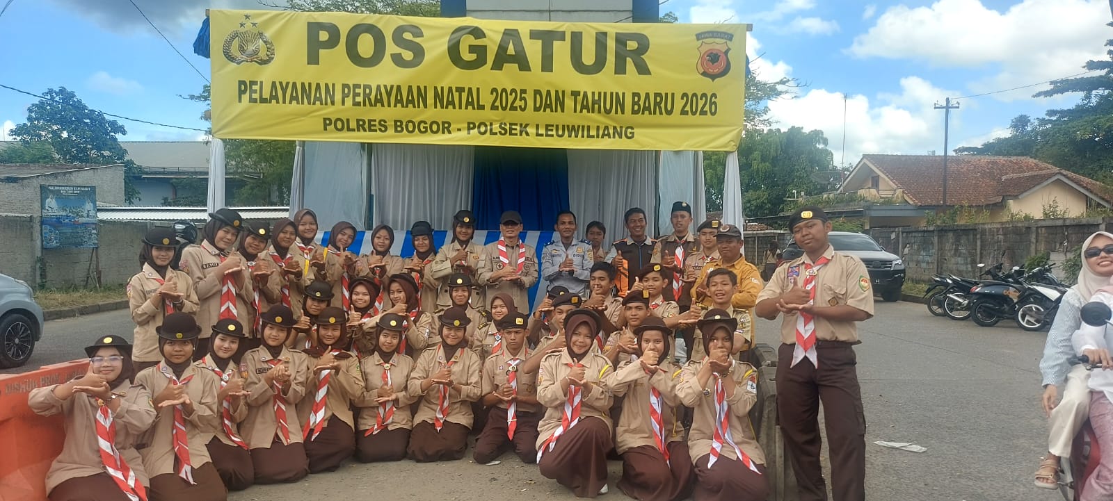 Ketua Kwarcab Kabupaten Bogor Monitoring Pos Gatur Terminal Leuwiliang, Beri Semangat Pramuka Penegak