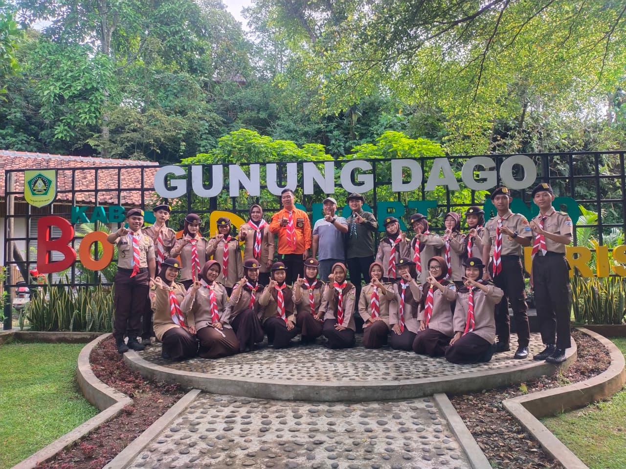 Pramuka Penegak Parung panjang Laksanakan Pengamanan Wisata di Wisata Alam Gunung Dago