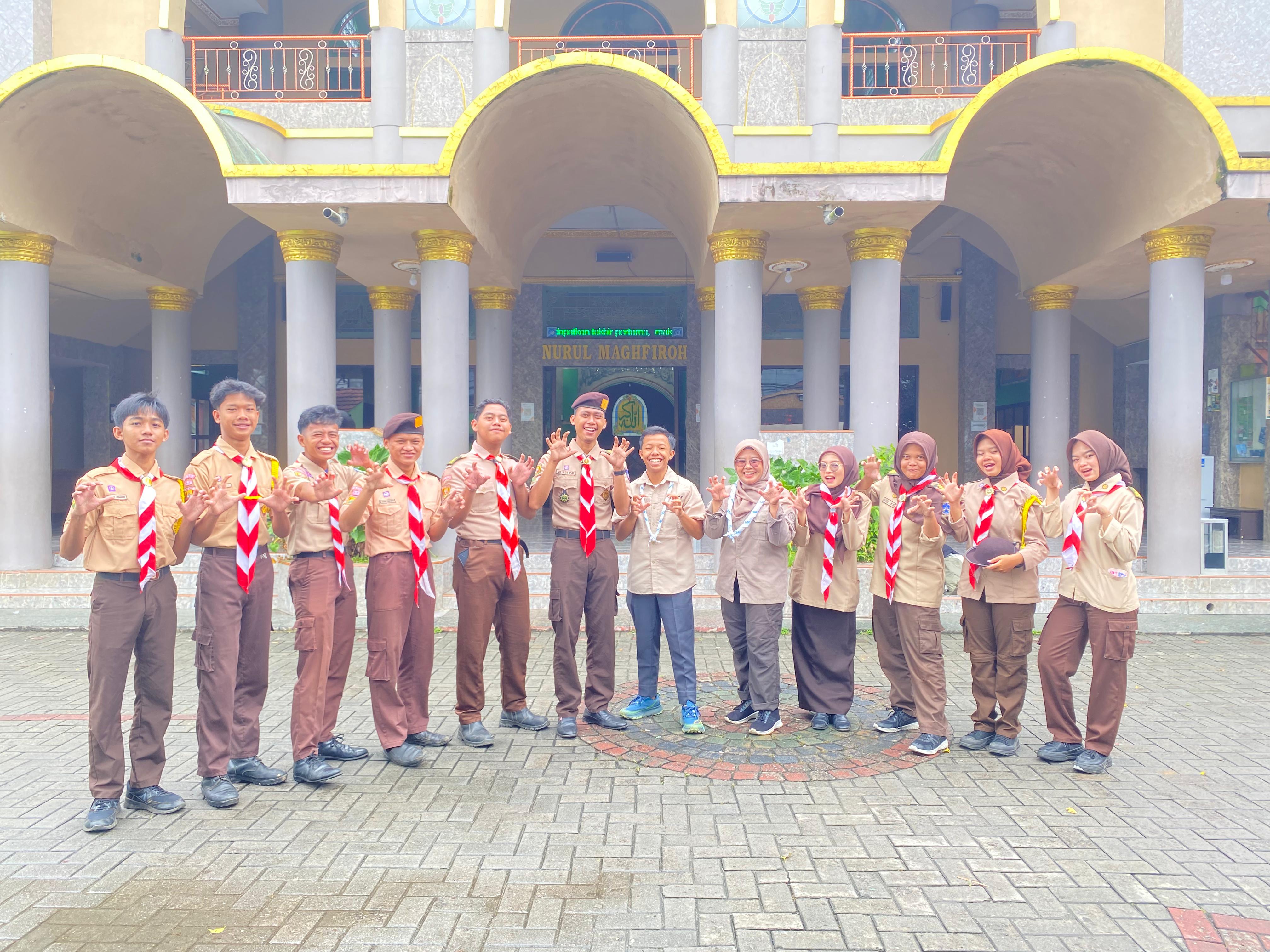 Laporan Karya Bakti Nataru Kwarran Caringin, Pramuka Tetap Siaga Meski Diguyur Hujan