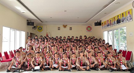 Kwarran Megamendung Serahkan 134 Sertifikat Pramuka Garuda Angkatan I