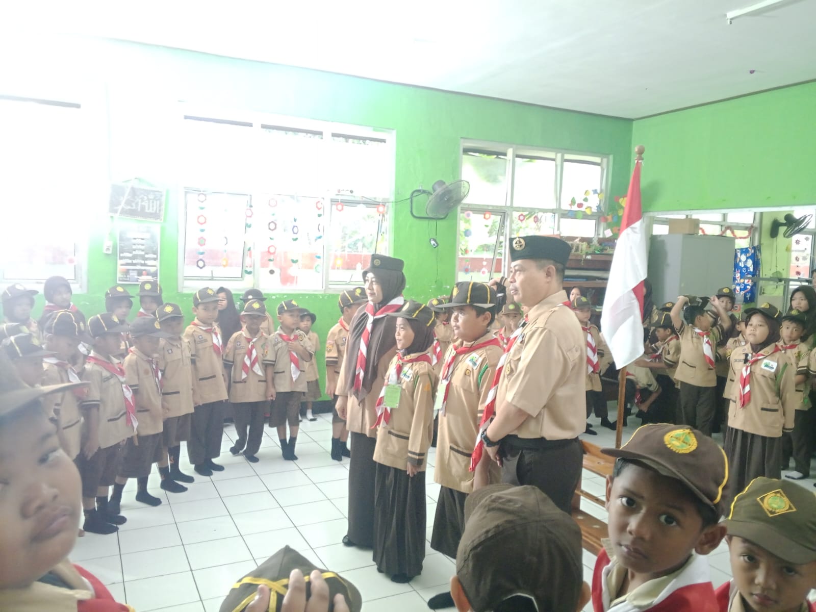 Hujan Tak Surutkan Semangat! Ka Kwarran Cibinong Buka Persari–Perkaju di SDN Nanggewer 02