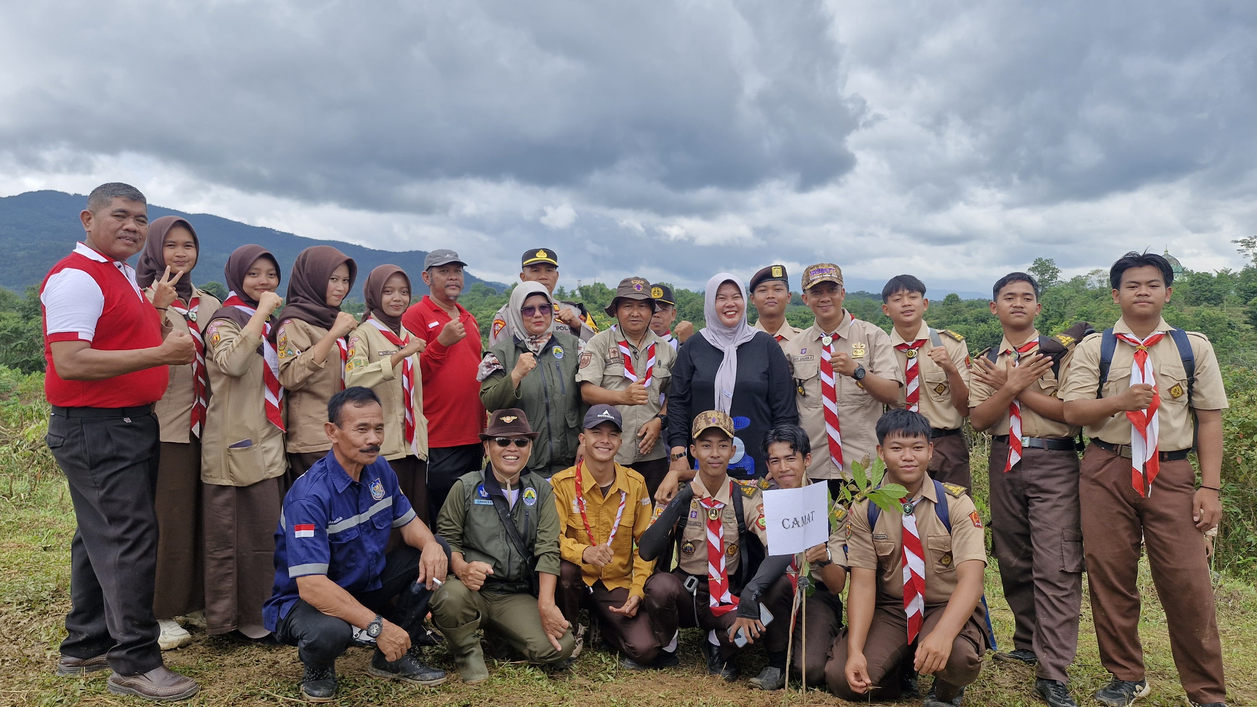 Kwarran Jasinga Sukseskan Kegiatan Penanaman Pohon di Kecamatan Jasinga