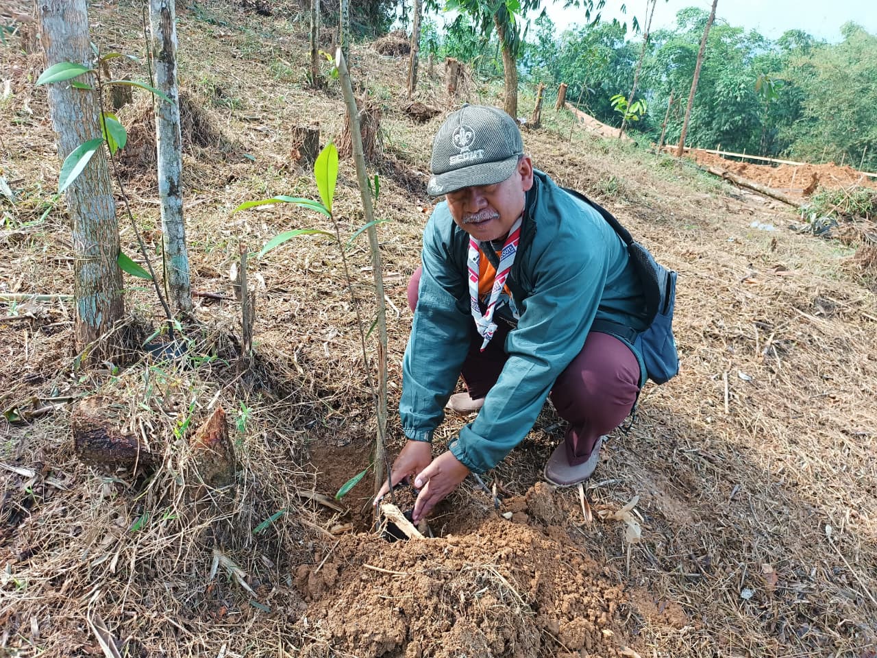 KIPRAH GERAKAN PRAMUKA DALAM PENANAMAN POHON SERENTAK HUTAN KOTA LEUWILIANG