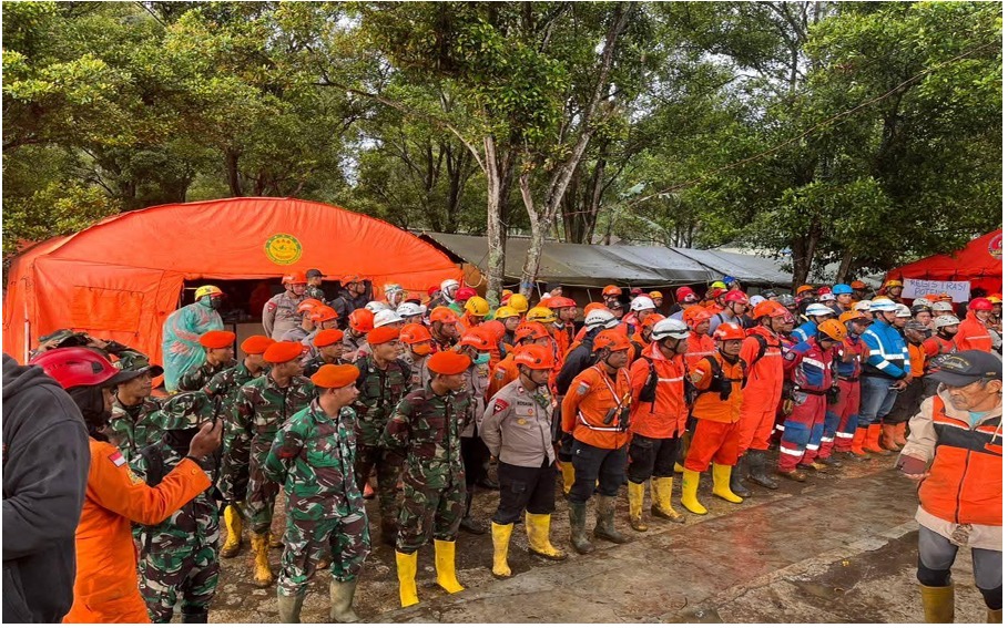 Tim Pramuka Peduli Sayaga 0901 Terlibat Aktif dalam Operasi SAR Longsor Pasir Langu Cisarua