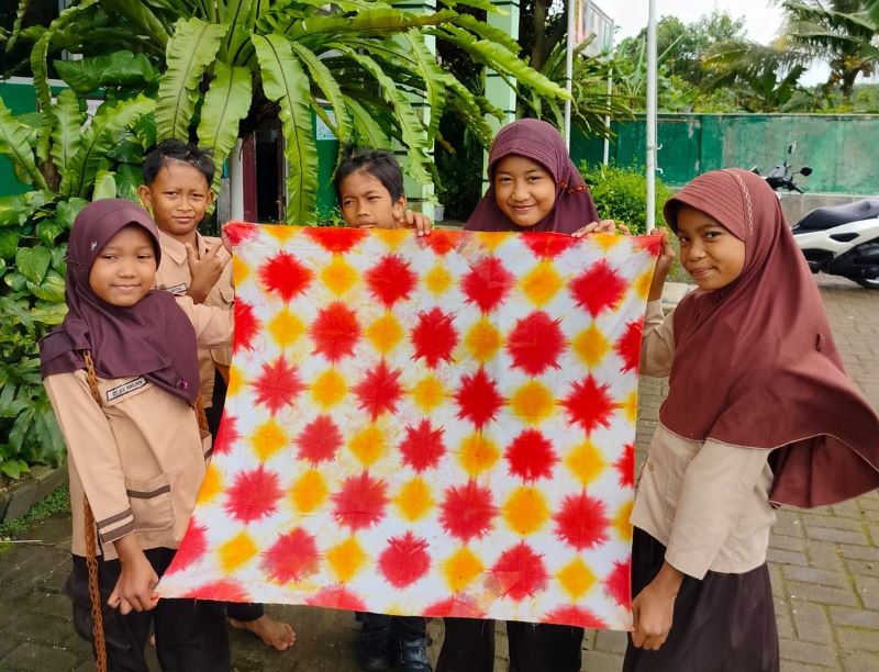 Pangkalan SDN Rabak 02 Gugus Depan 07.123–07.124 Gelar Latihan Rutin Pramuka dengan Kegiatan Tie Dye