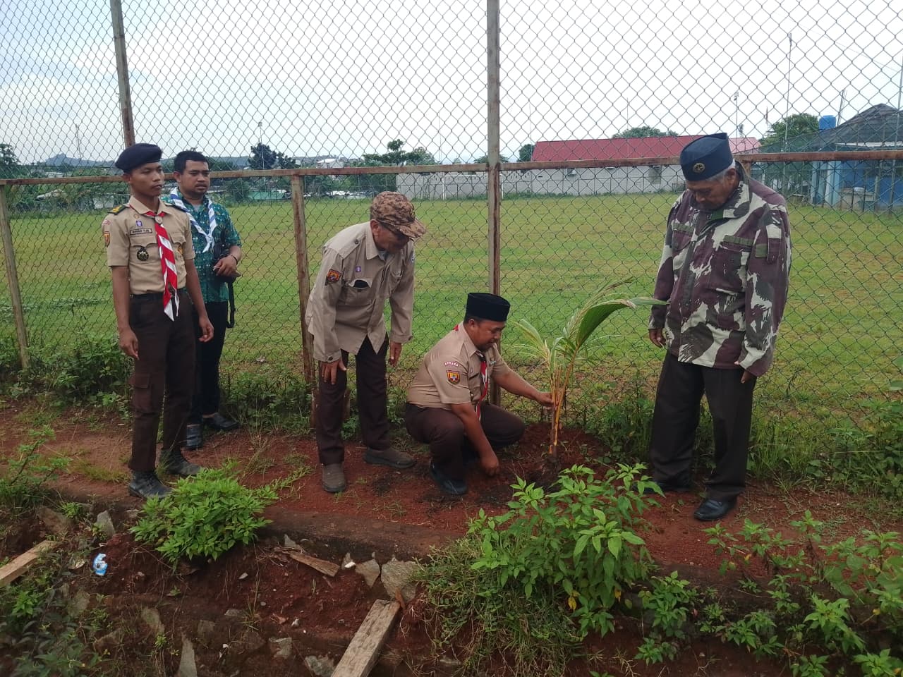 Bersama Kwarcab Kab. Bogor, Pramuka Parungpanjang Ambil Bagian dalam Aksi Penanaman 50 Ribu Bibit Kelapa
