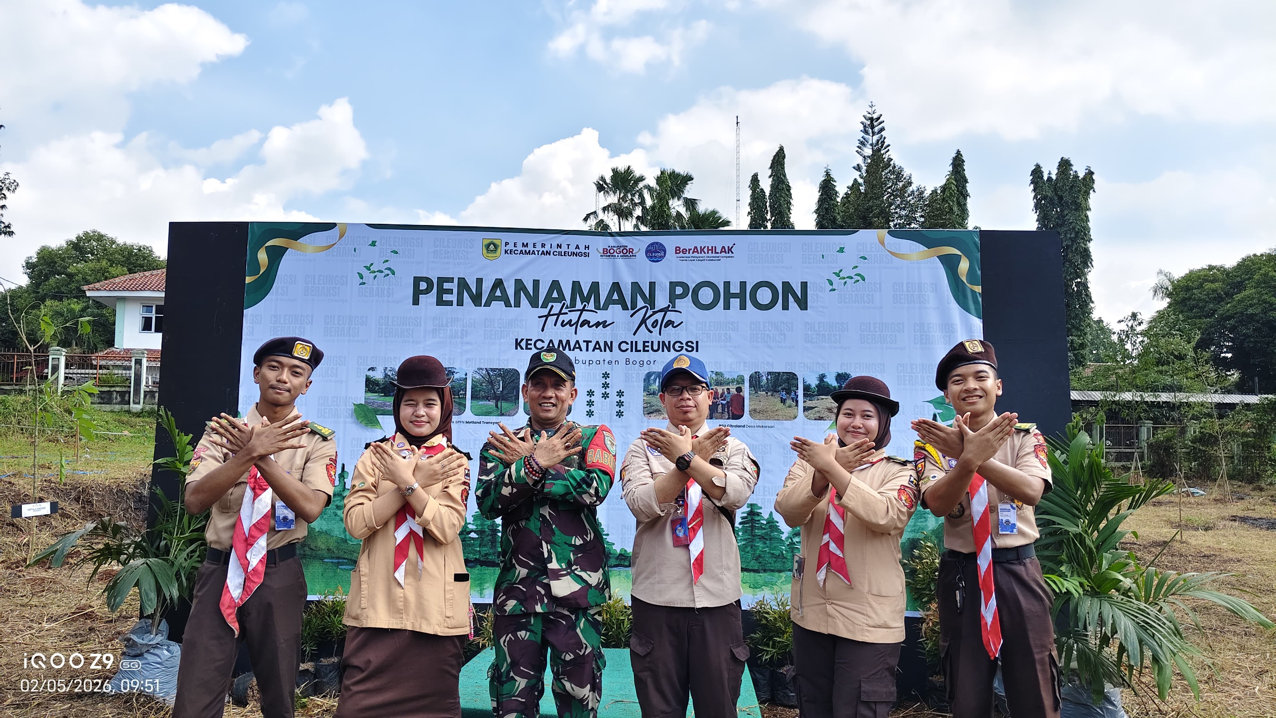 Pramuka “Adwisa” SMK Bina Teknika Cileungsi Ikut serta pada Giat Penghijauan Hutan Kota