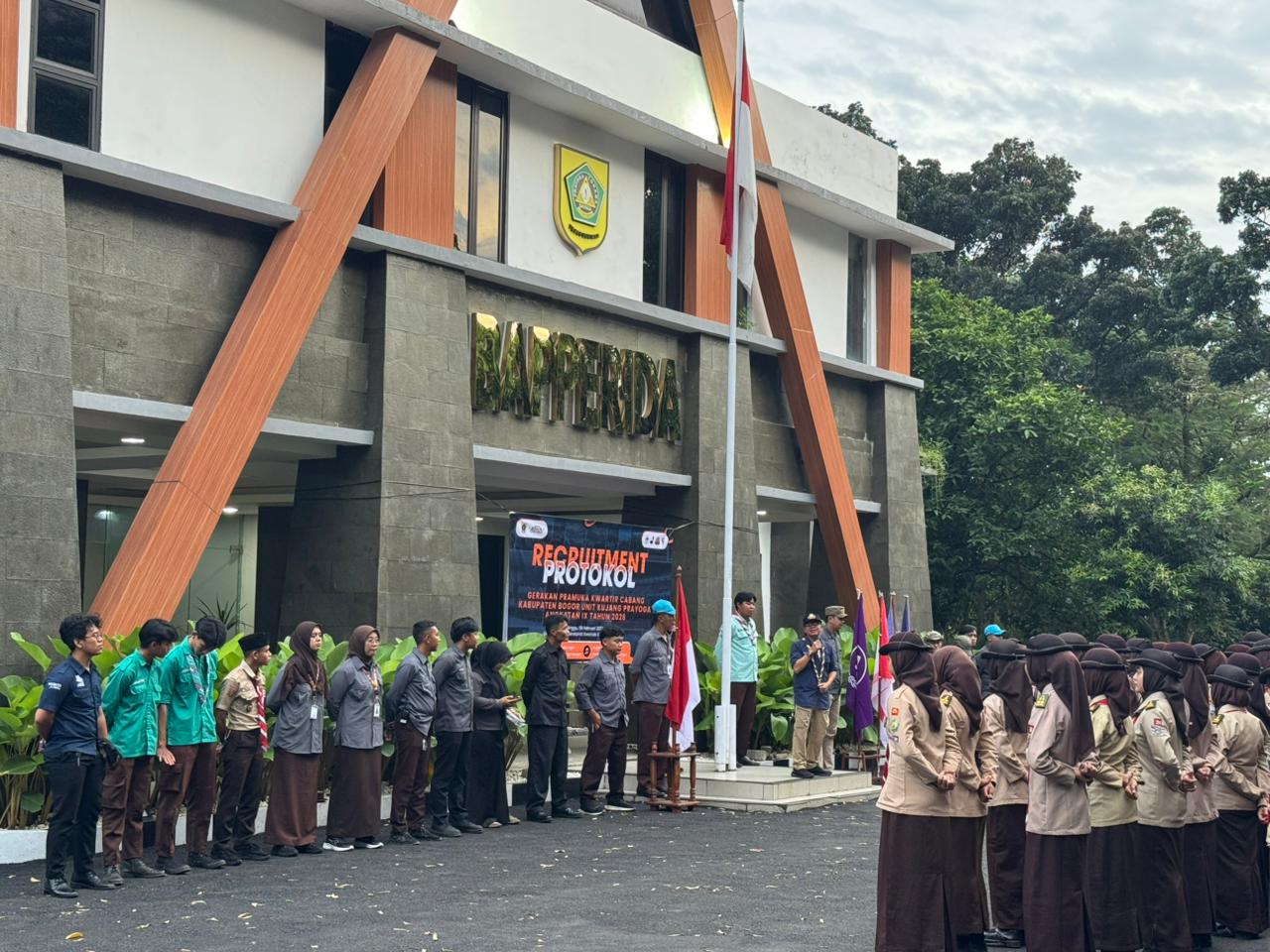 Unit Protokoler Adikara Mada Paramudya Wakili Kwarran Parungpanjang Pada Seleksi Protokoler Kwarcab Kab. Bogor