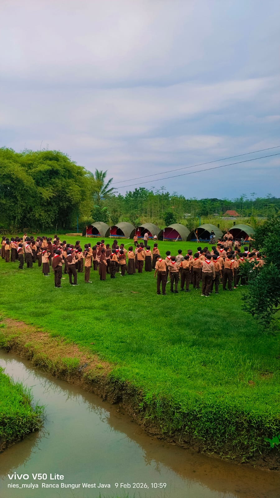 Tingkatkan Kemandirian, Siswa MIS Al-Madani Gelar Perkemahan Senin-Selasa di Wisata Alam Candali