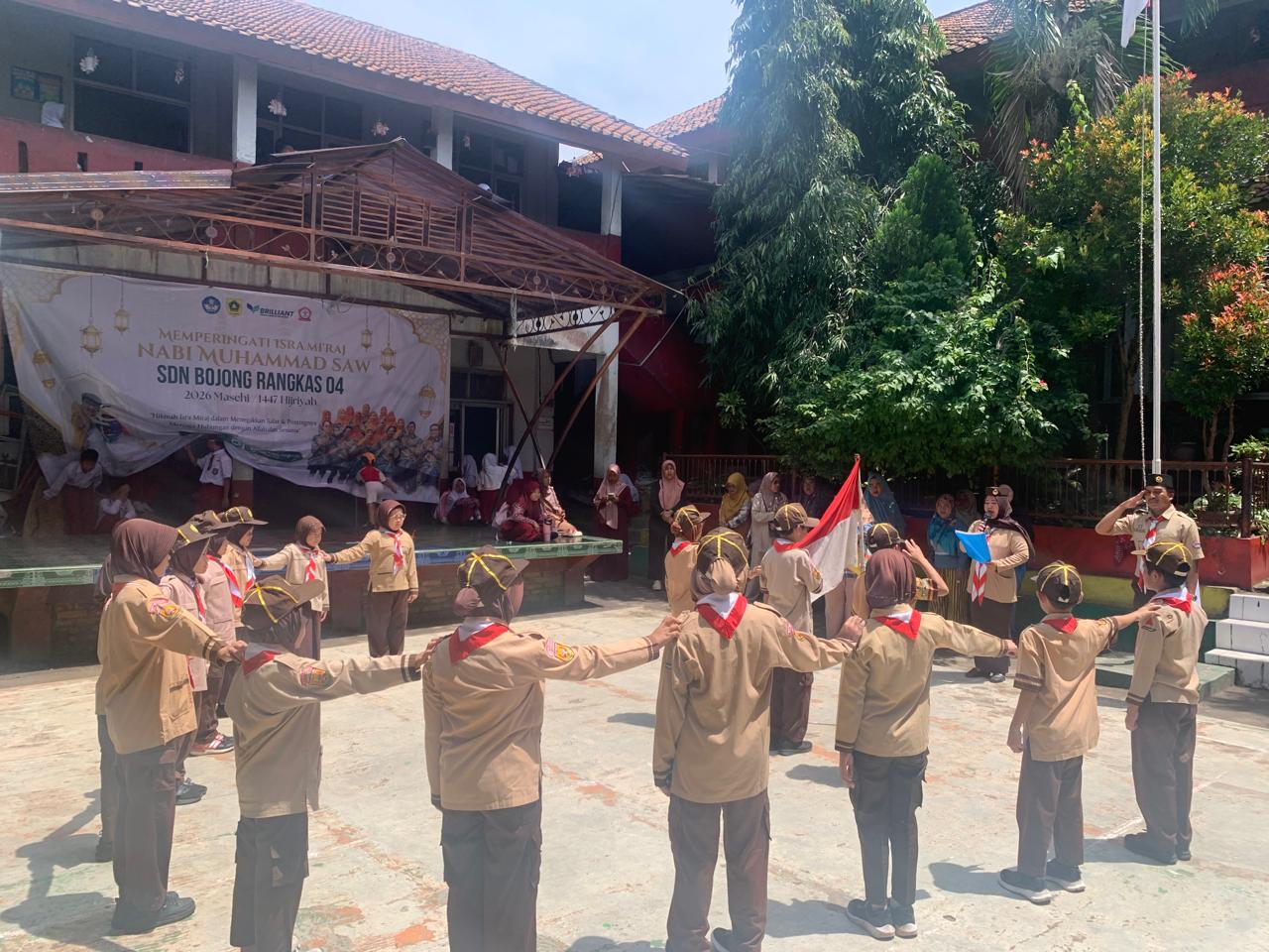 Langkah Awal Menuju Kemandirian: SDN Bojong Rangkas 04 Lantik Puluhan Pramuka Siaga Mula dan Bantu