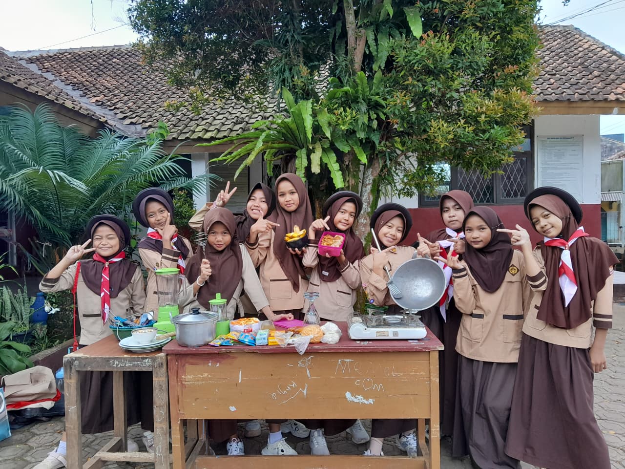 Keseruan Latihan Rutin! Pramuka SDN Cibitung Kulon 01 Uji Kekompakan Regu Lewat Praktik Memasak