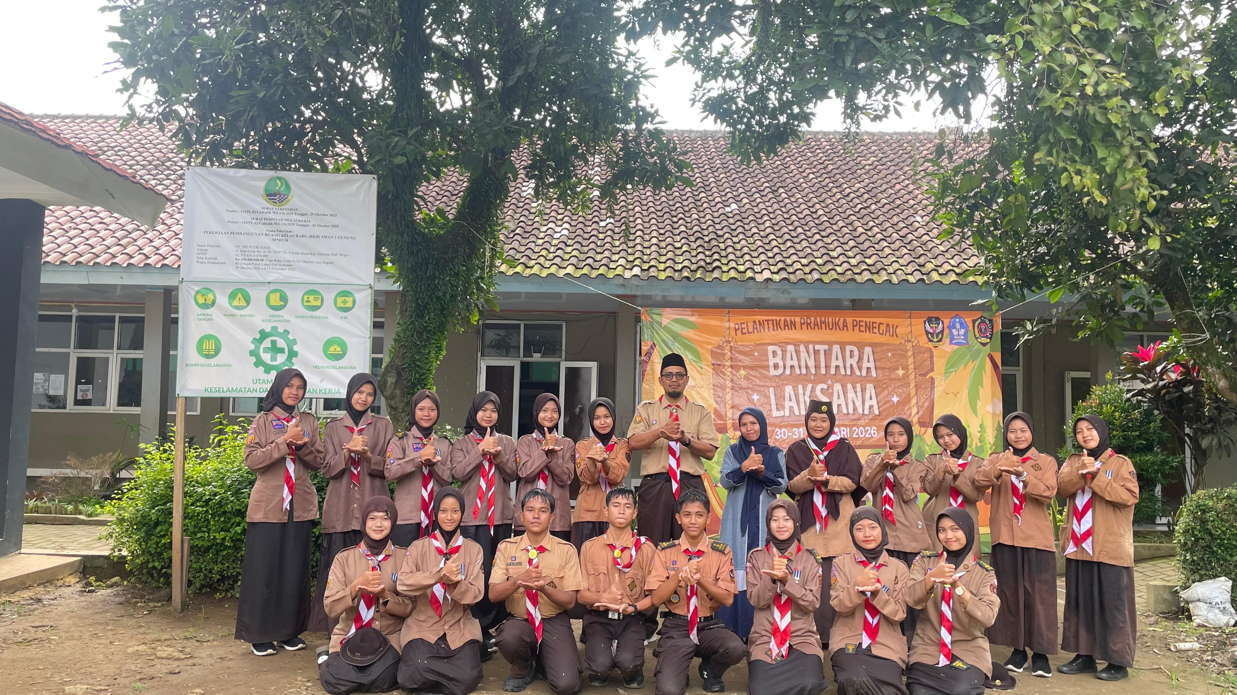 Pengukuhan Penegak Kenaikan Tingkat Bantara di SMAN 1 Gunung Sindur