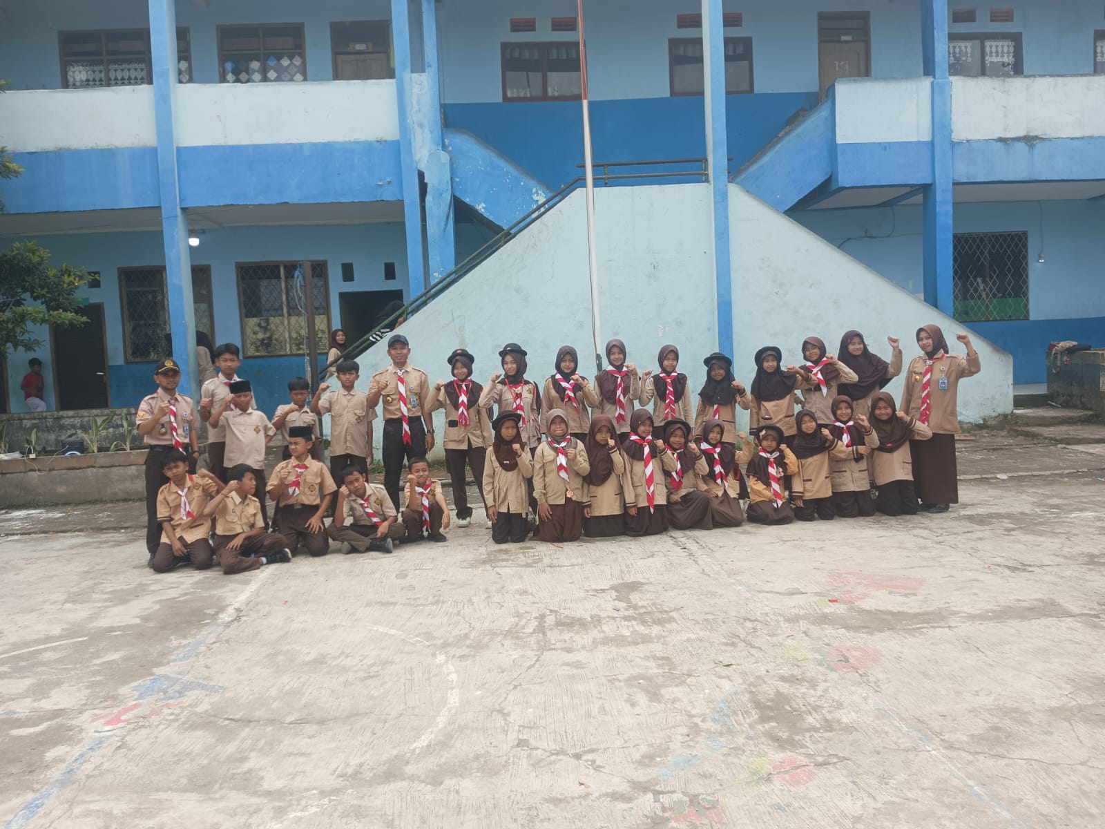 SKU 21 & 27 Tuntas! Penggalang MIS Ibnu Hajar 1 Semakin Tangguh dan Peduli