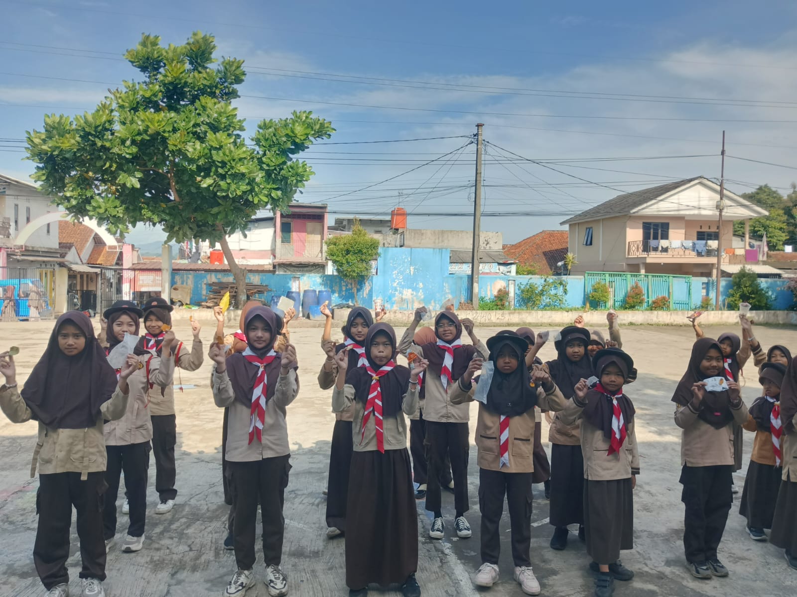 Disiplin dan Peduli Lingkungan: Penggalang MIS Ibnu Hajar 2 Wujudkan Semangat Bergerak di Kwarran Pamijahan