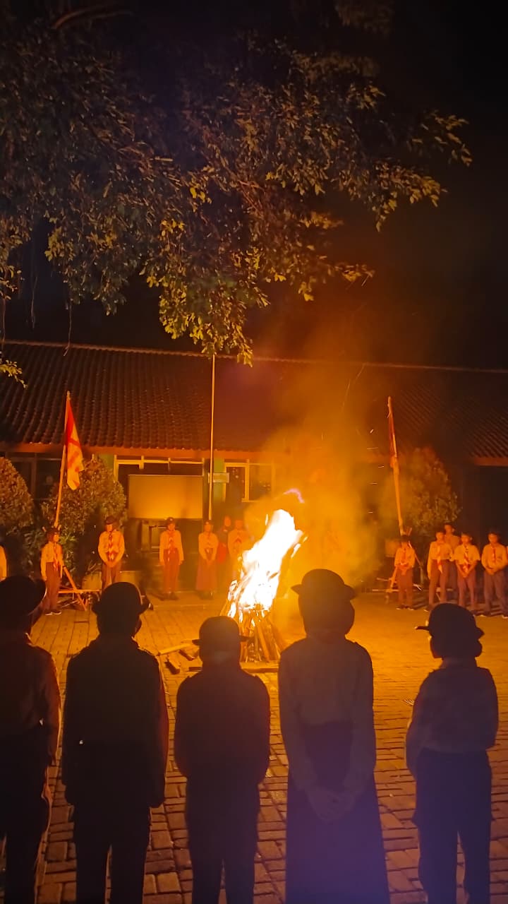 Malam Api Unggun PERJUSA Gudep SDN Cigarung, Kobarkan Semangat Persaudaraan dan Jiwa Kepramukaan