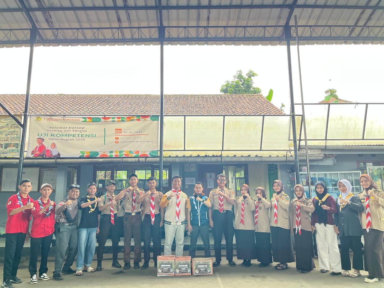 Langkah Kecil, Dampak Besar: Penegak SMK PGRI Pamijahan Tebar Kepedulian Lewat Rantang Pramuka