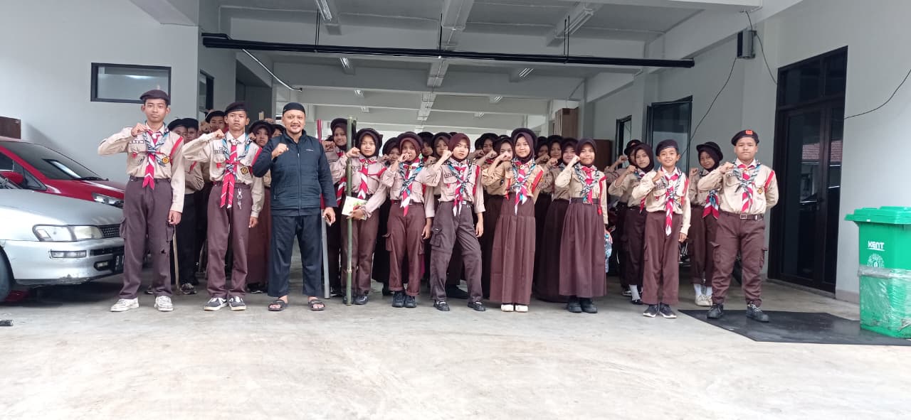 Pelantikan Penggalang Tingkat Ramu MTs Manbaul Ulum: Wujud Pembentukan Karakter dan Semangat Kebangsaan