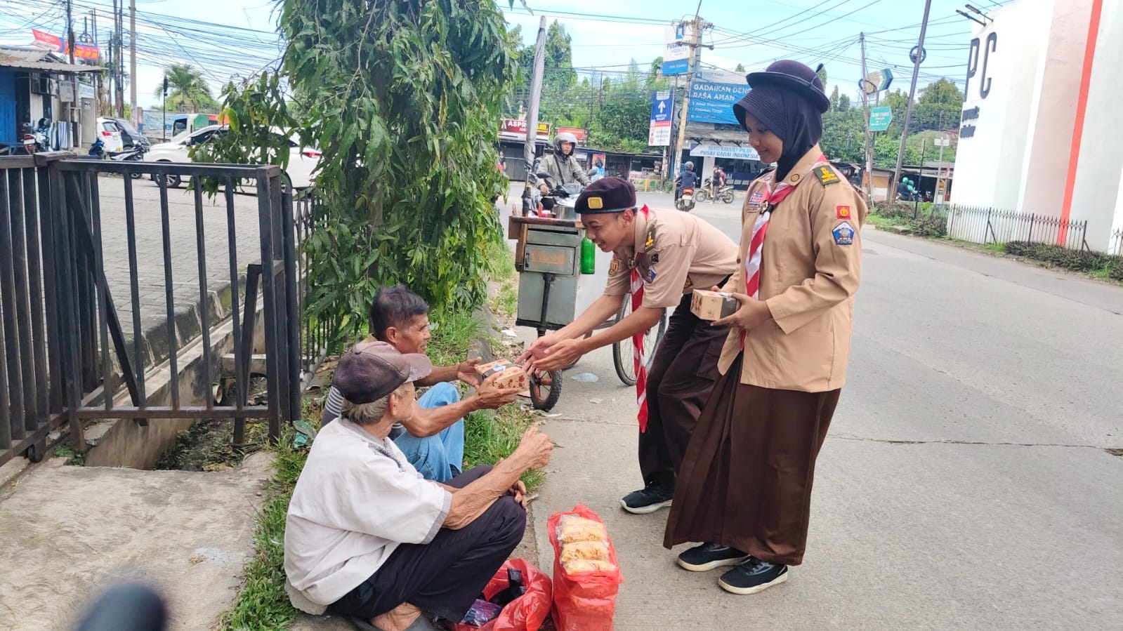 Rantang Pramuka SMAN 1 Cileungsi Tebar Kepedulian Sambut Ramadhan