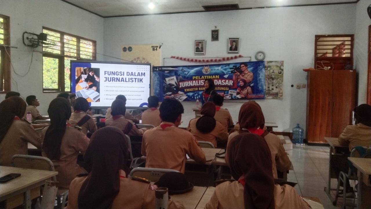 Pramuka Penggalang Ikuti Pelatihan Jurnalistik Dasar Kwarran Cileungsi di SMPN 4 Cileungsi