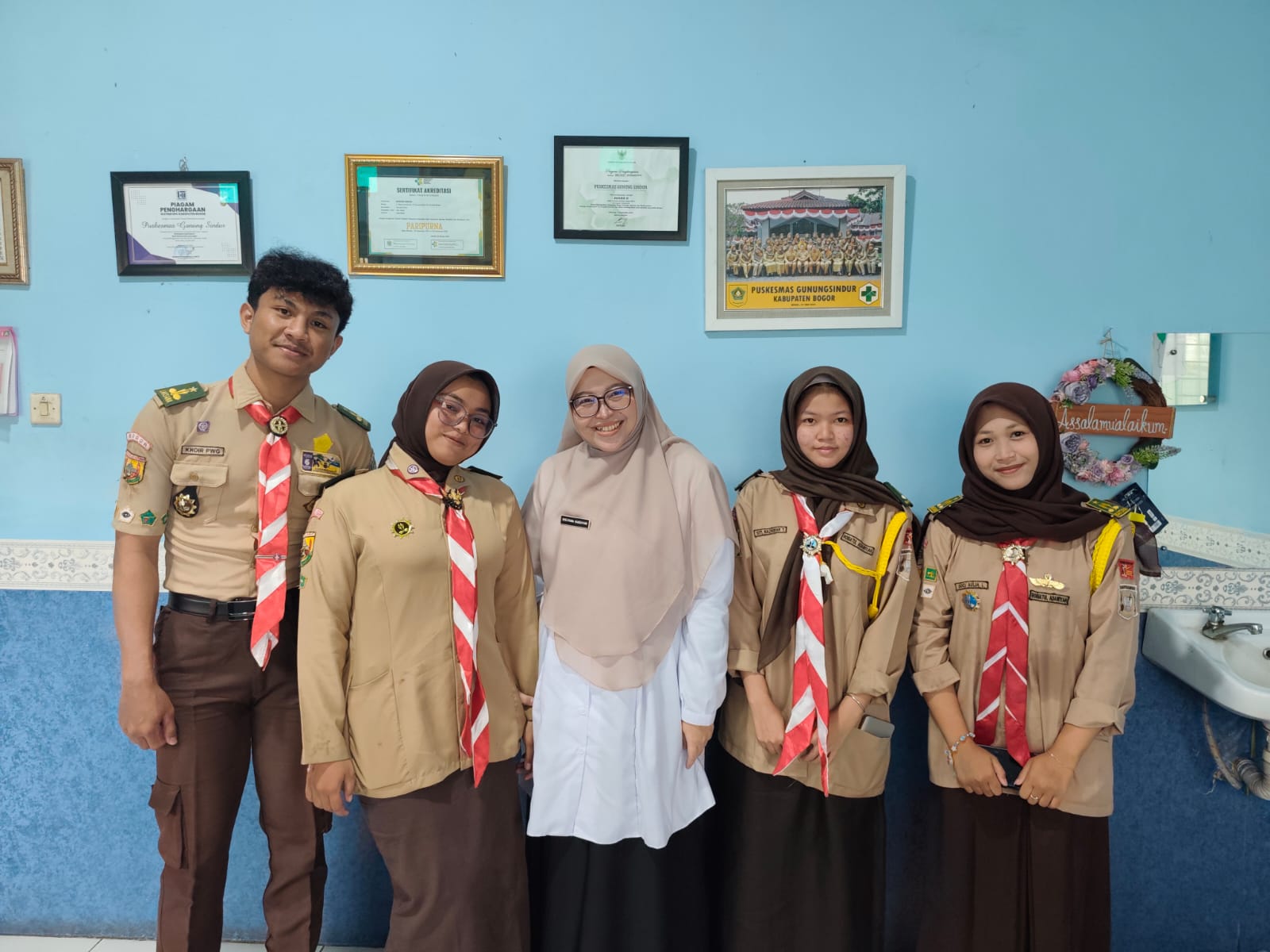 Pramuka Saka Bakti Husada Dalami Manfaat Tanaman Herbal Bersama Bidan di Puskesmas Gunung Sindur