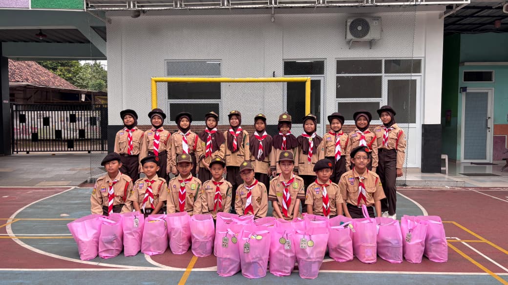 Pramuka SDIT Nurul Akbar Tingkatkan Kepedulian Melalui Giat Rantang Pramuka