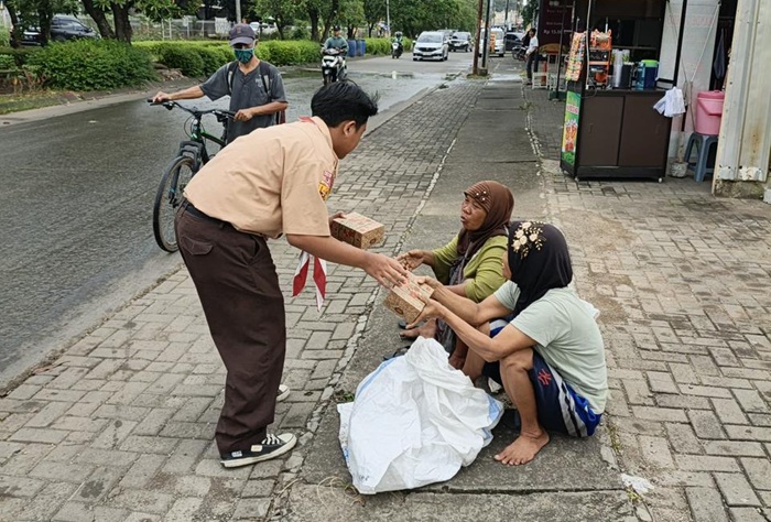 Bantu Kaum Dhuafa, Pramuka SMK Bina Mandiri Multimedia Adakan Giat Rantang Pramuka