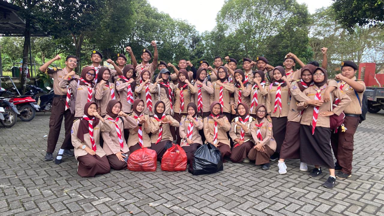 Pramuka Pragansar SMAN 1 Parungpanjang Gelar Kegiatan Berbagi Takjil dan Buka Bersama