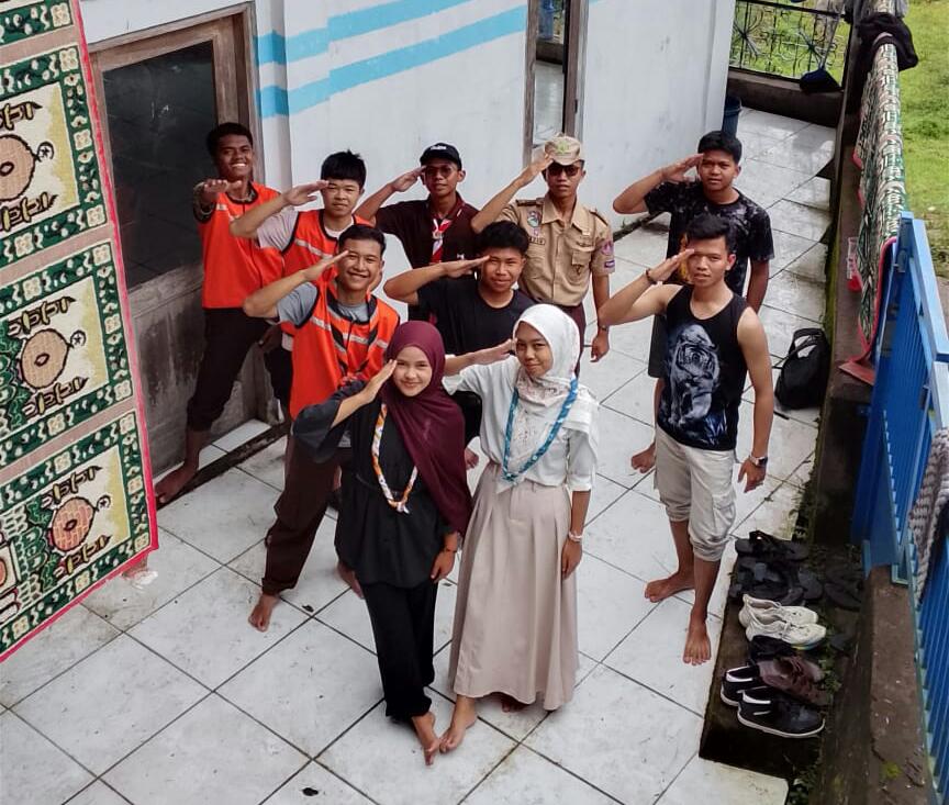 Pramuka dan Pemuda Cibungbulang Bersinergi, Musholla Ainul Yaqin Bersih dan Nyaman Berkat GEBERMAS