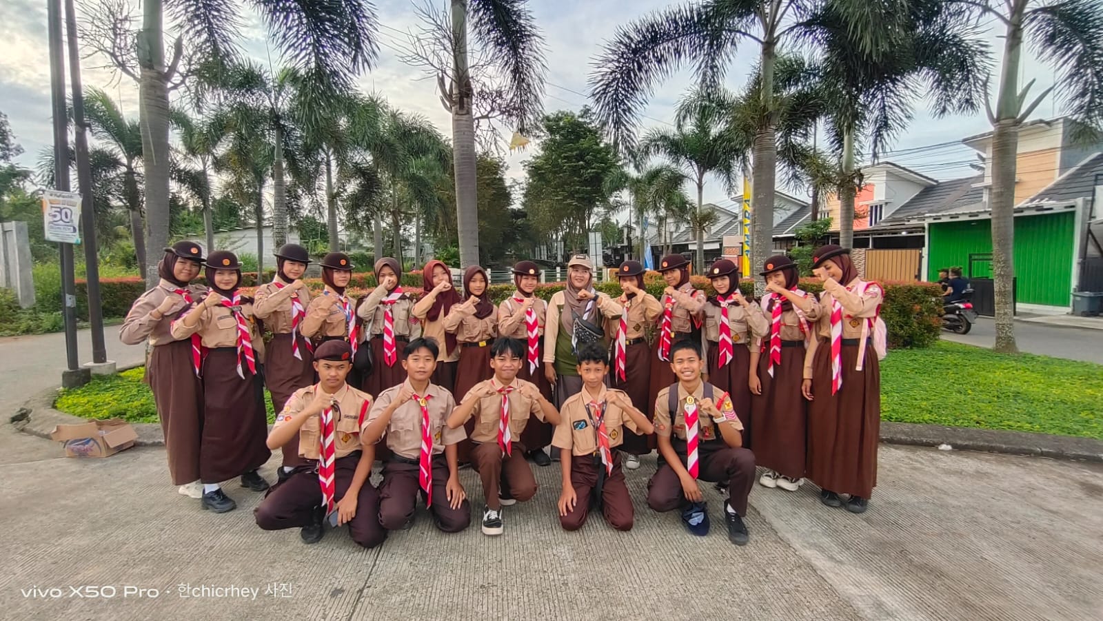 Tebar Kebaikan di Bulan Ramadan, Pramuka SMPN 2 Parungpanjang Bagikan Takjil untuk Masyarakat