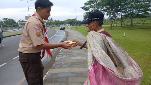 Pupuk Kepedulian Sesama, Pramuka SMPN 3 Cileungsi Aksi Rantang Pramuka