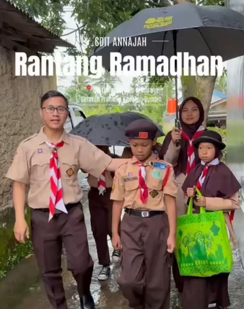 Semangat Berbagi di Bulan Suci Ramadhan Pramuka SDIT Annajah Gelar Rantang Ramadhan untuk Warga Leuwiranji dan Cikoleang