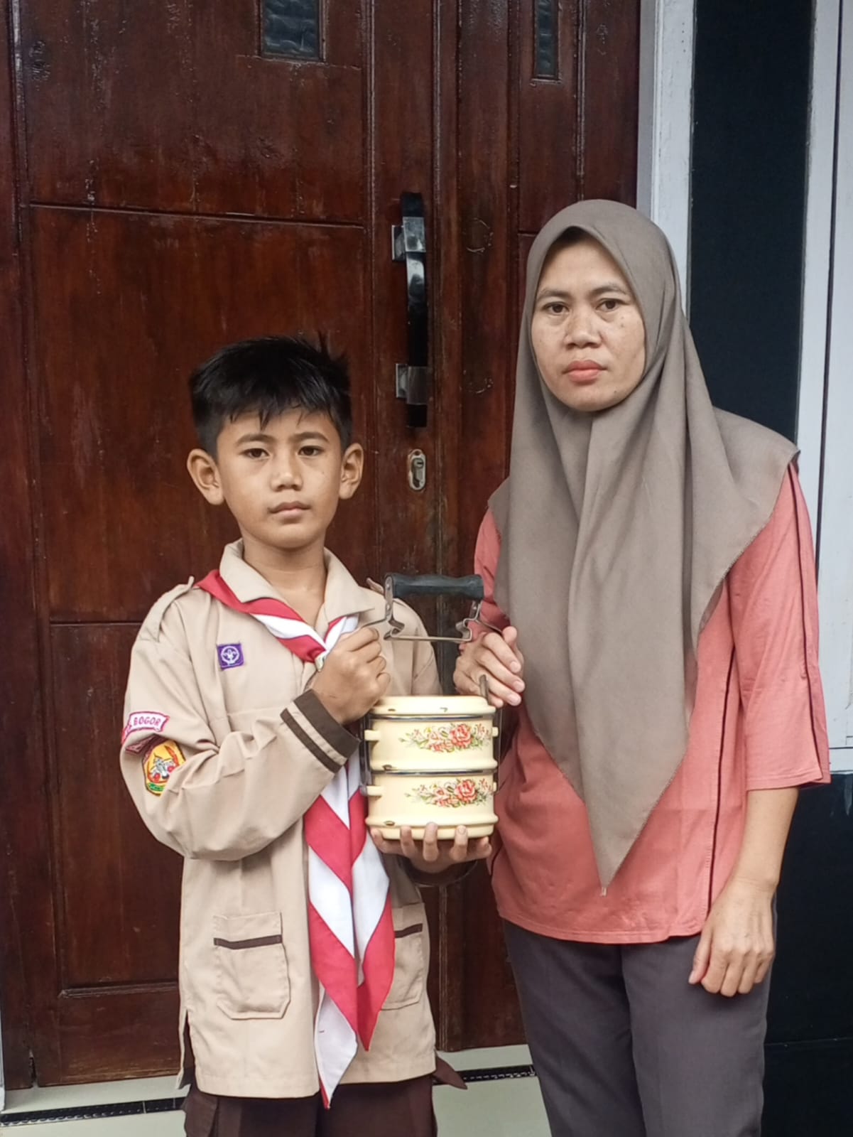 Rantang Pramuka Gudep SDN Cigarung: Menebar Kepedulian dan Semangat Berbagi kepada Masyarakat