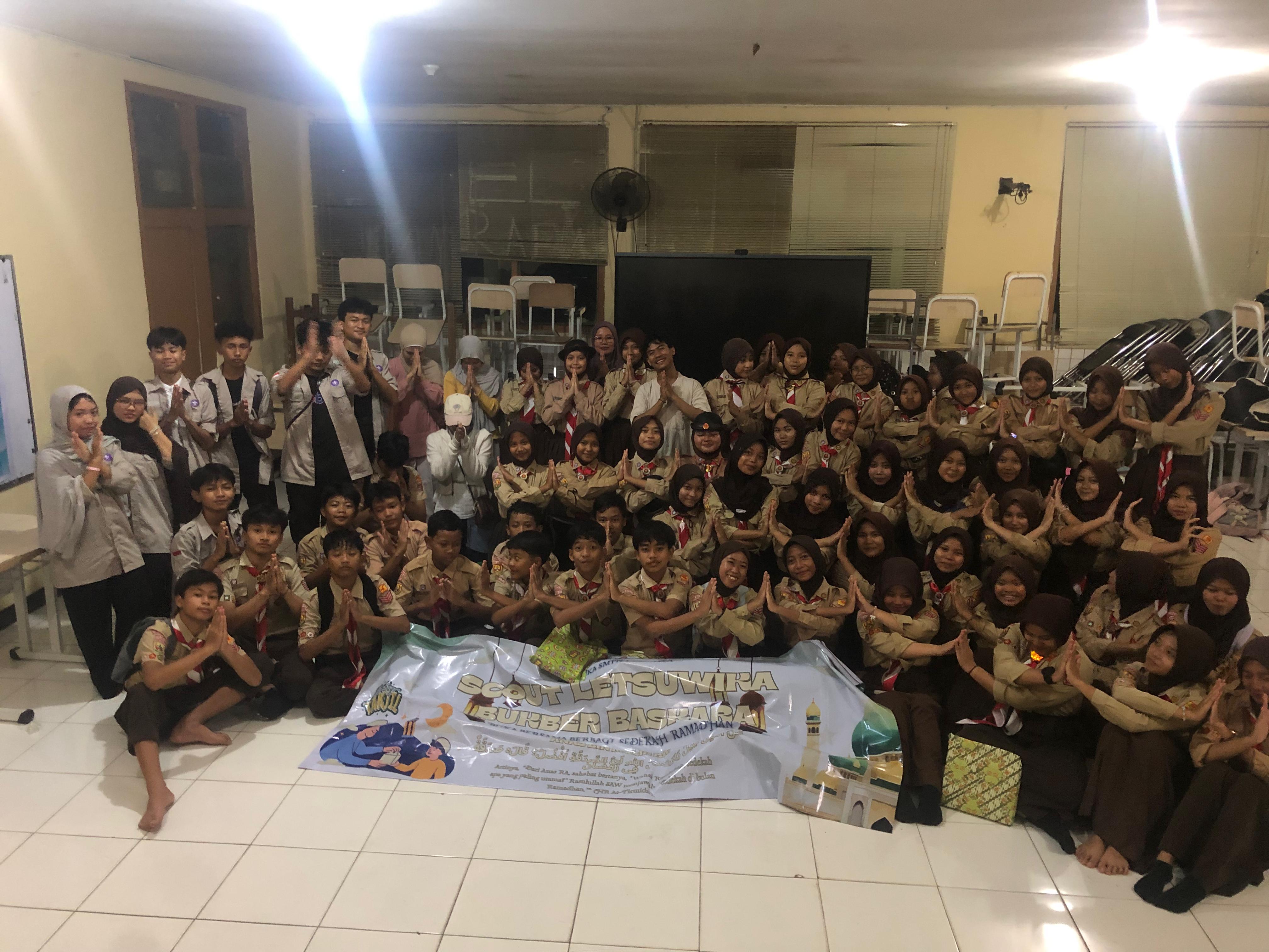 SCOUT LETSUWIKA BASKARA: Pramuka SMP Negeri 1 Ciampea Berbagi Sedekah di Bulan Ramadhan