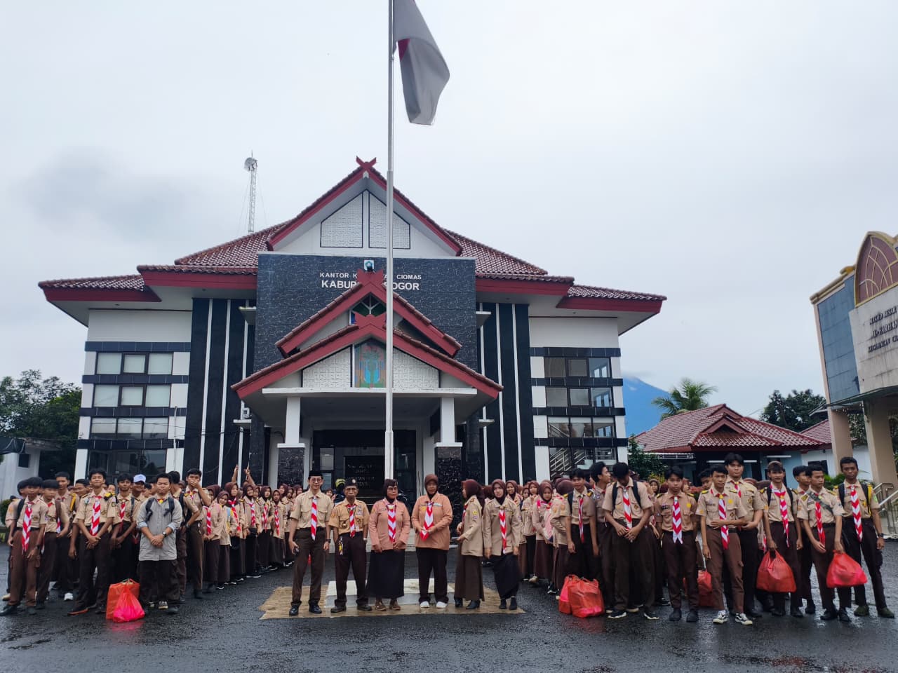 Kwarran Ciomas Gelar Kegiatan BERLIAN (Berbagi Kemuliaan di Bulan Ramadan)