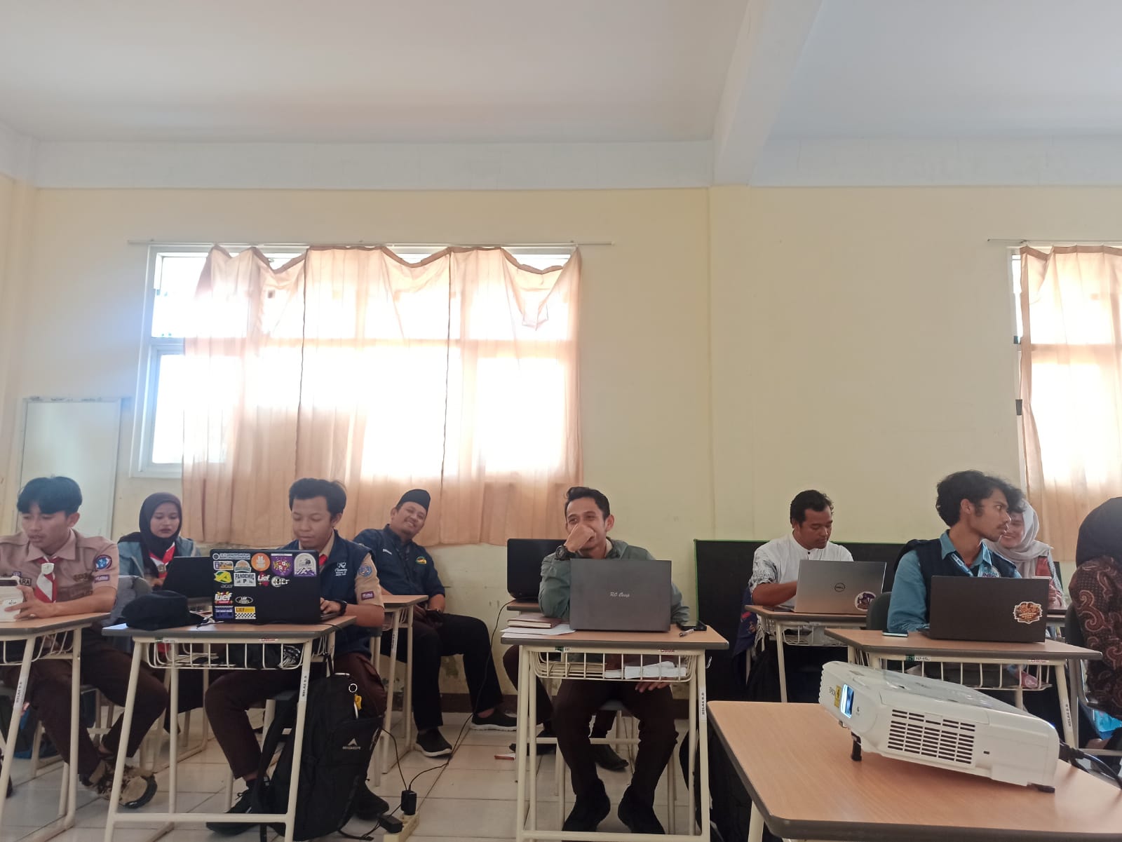 Kwarran Cigombong Ikuti Bimtek Pusdatin untuk Meningkatkan Penulisan Berita Kegiatan Pramuka