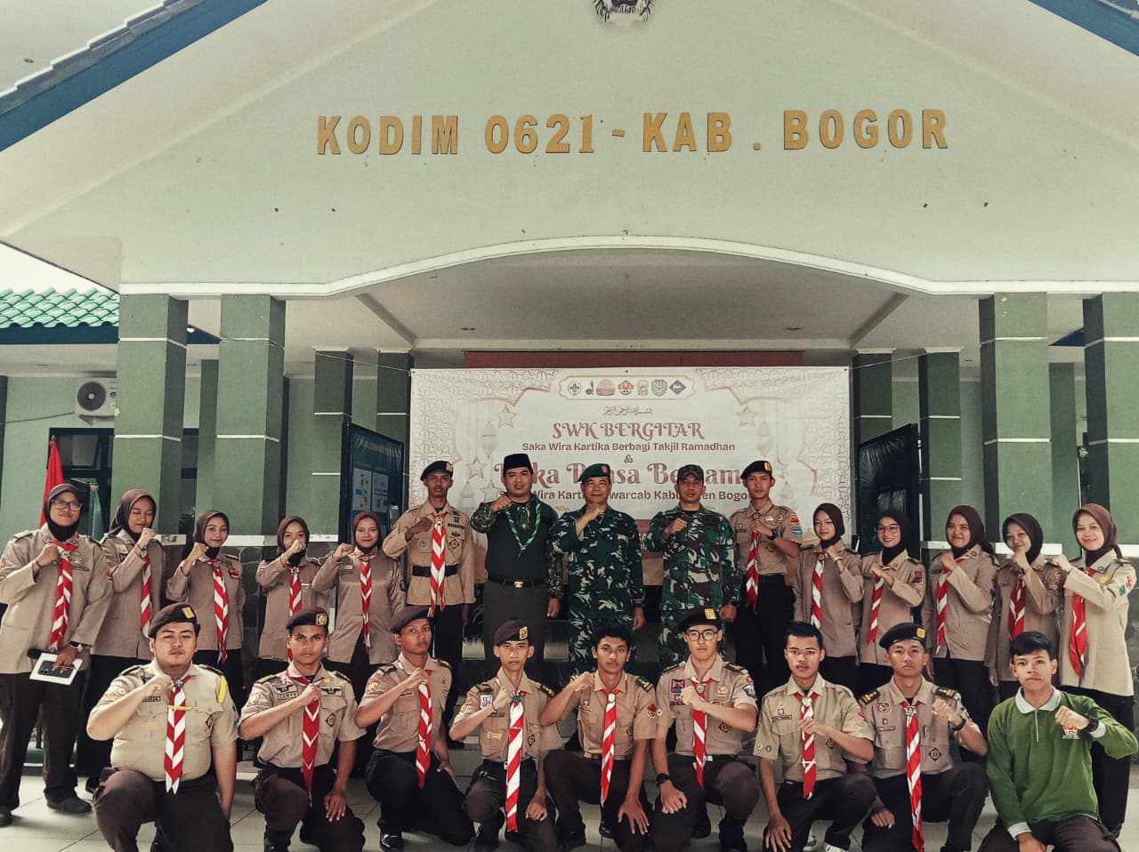 Anggota Pramuka SMK Bina Teknika Cileungsi Ikuti Kegiatan SWK Bergitar di Kodim 0621 Bogor