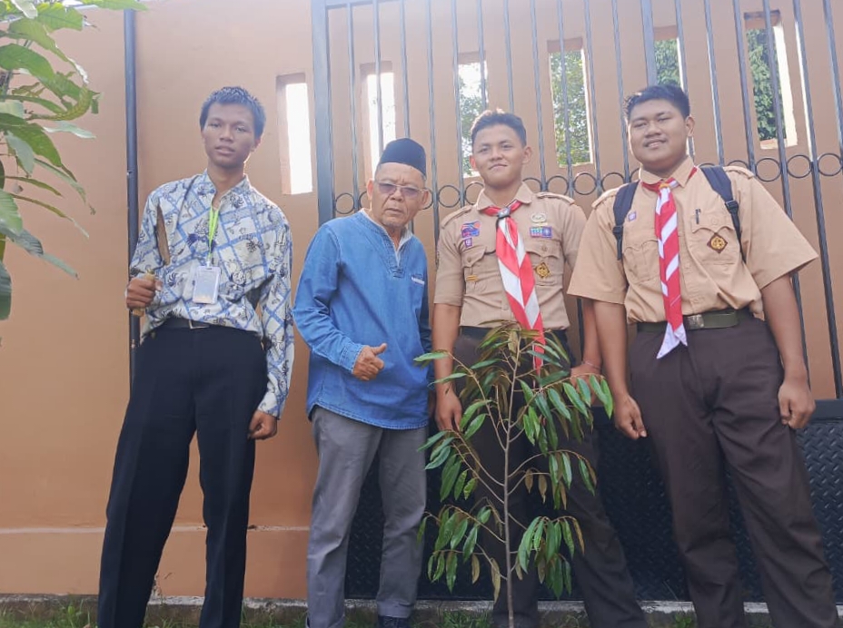 Pramuka SMK An-Nur Klapanunggal Tutup Pesantren Ekologi dengan Aksi Green Scout Action