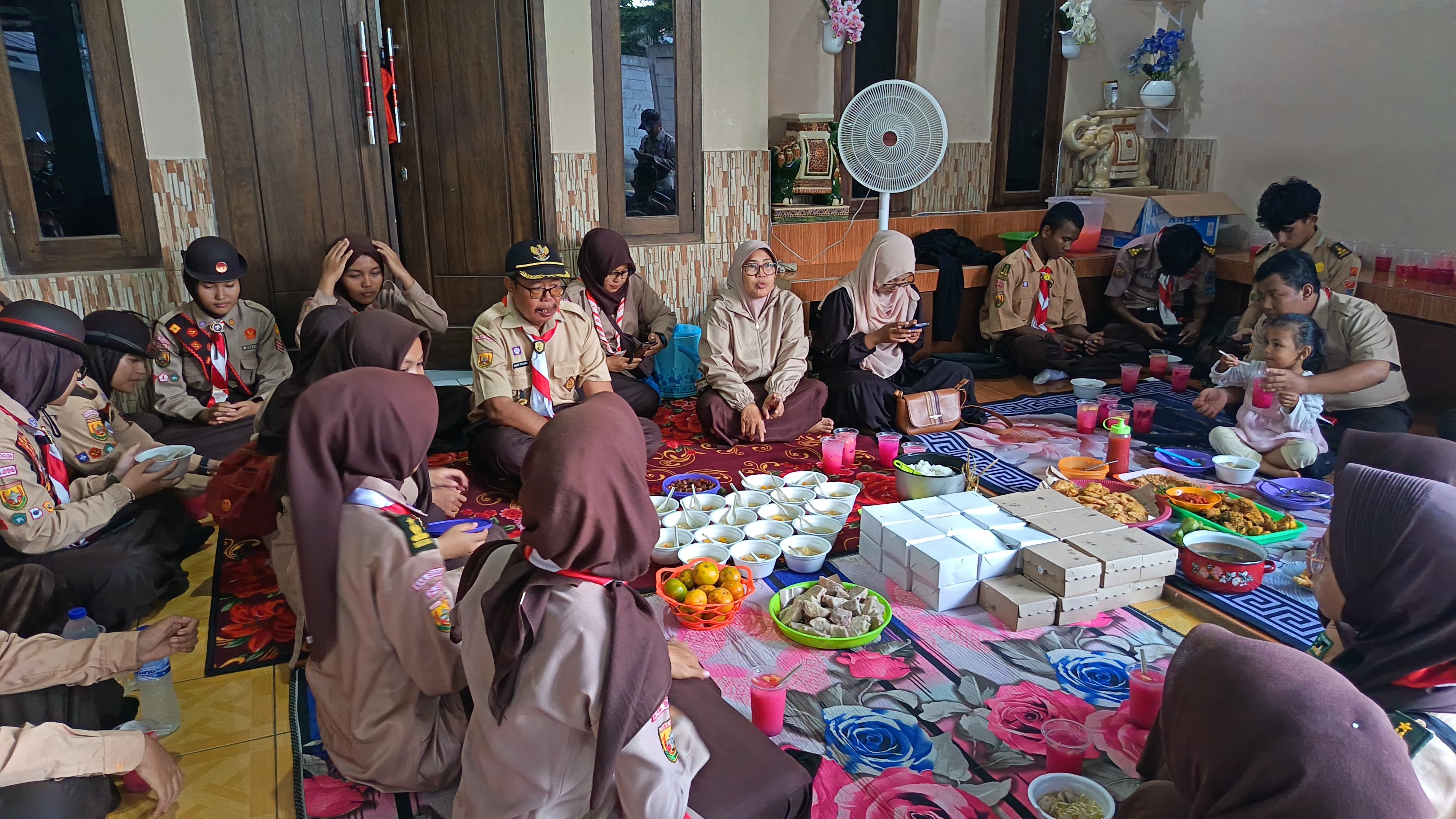 Satu Meja, Satu Rasa: Momen Buka Puasa Bersama Keluarga Besar Pramuka Tajurhalang