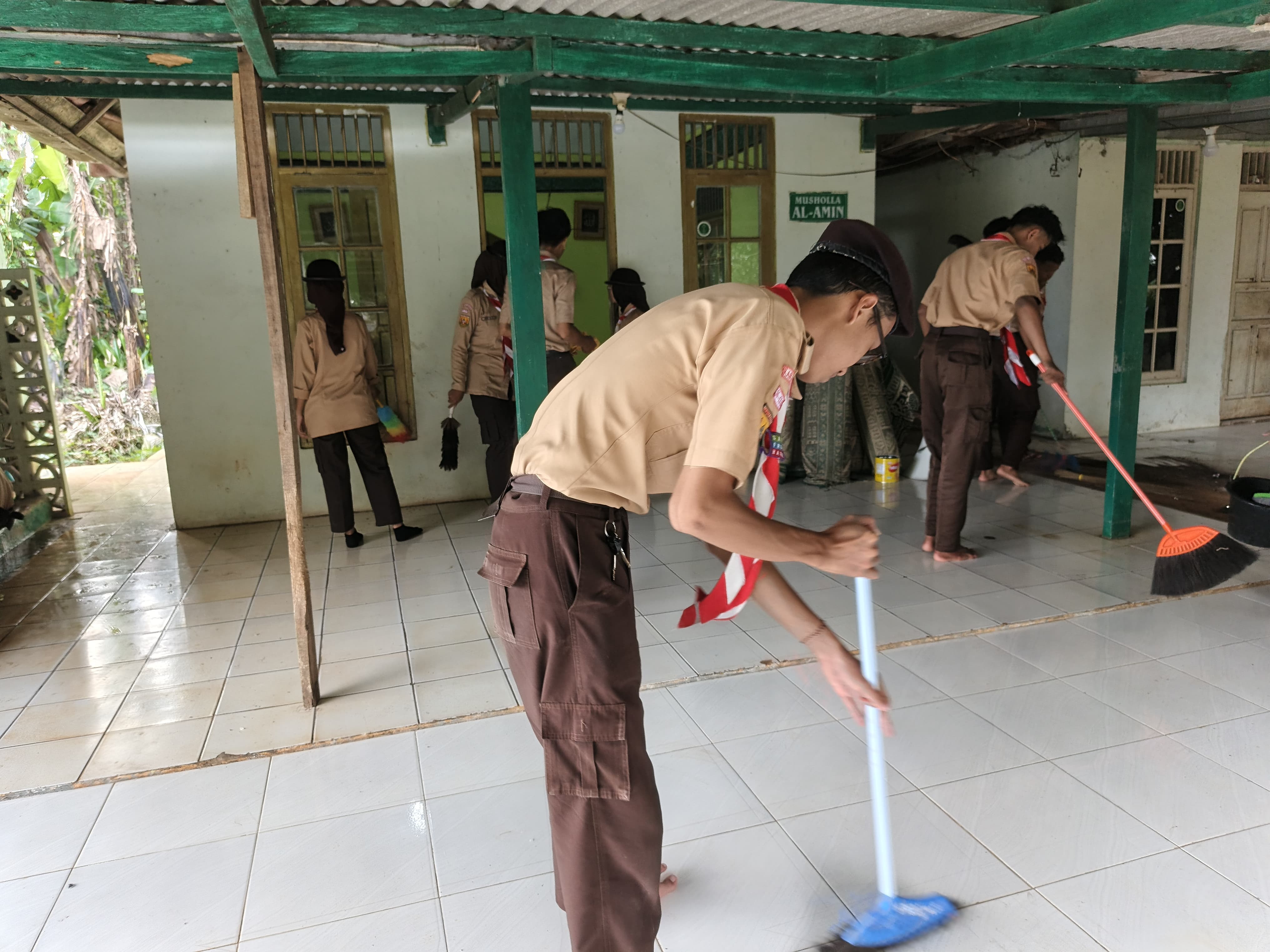 SMK PGRI Karisma Bangsa Mengadakan Baksos di dua tempat berbeda dalam rangkaian Kegiatan Pelantikan Bantara dan Laksana