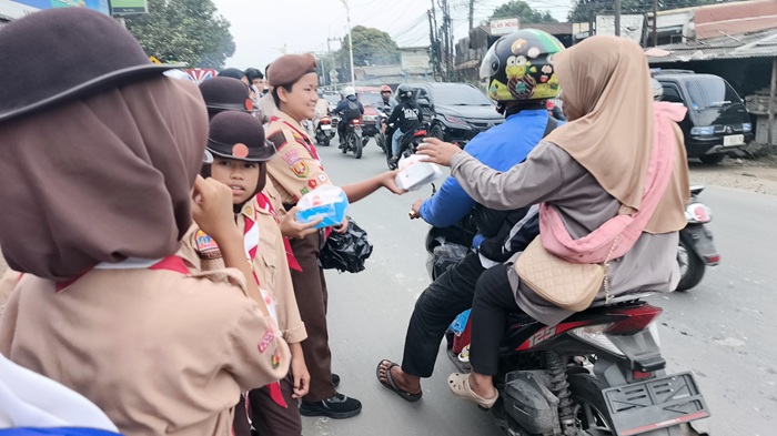 Pramuka MTs Al-Furqon Cileungsi Gelar Bakti Sosial Dibulan Ramadhan