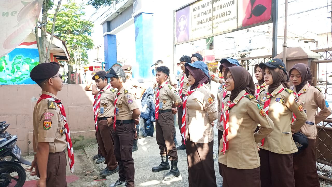 ARUS MUDIK PADAT MERAYAP, PRAMUKA CIBUNGBULANG MELAKSANAKAN KARYA BAKTI LEBARAN TAHUN 2026