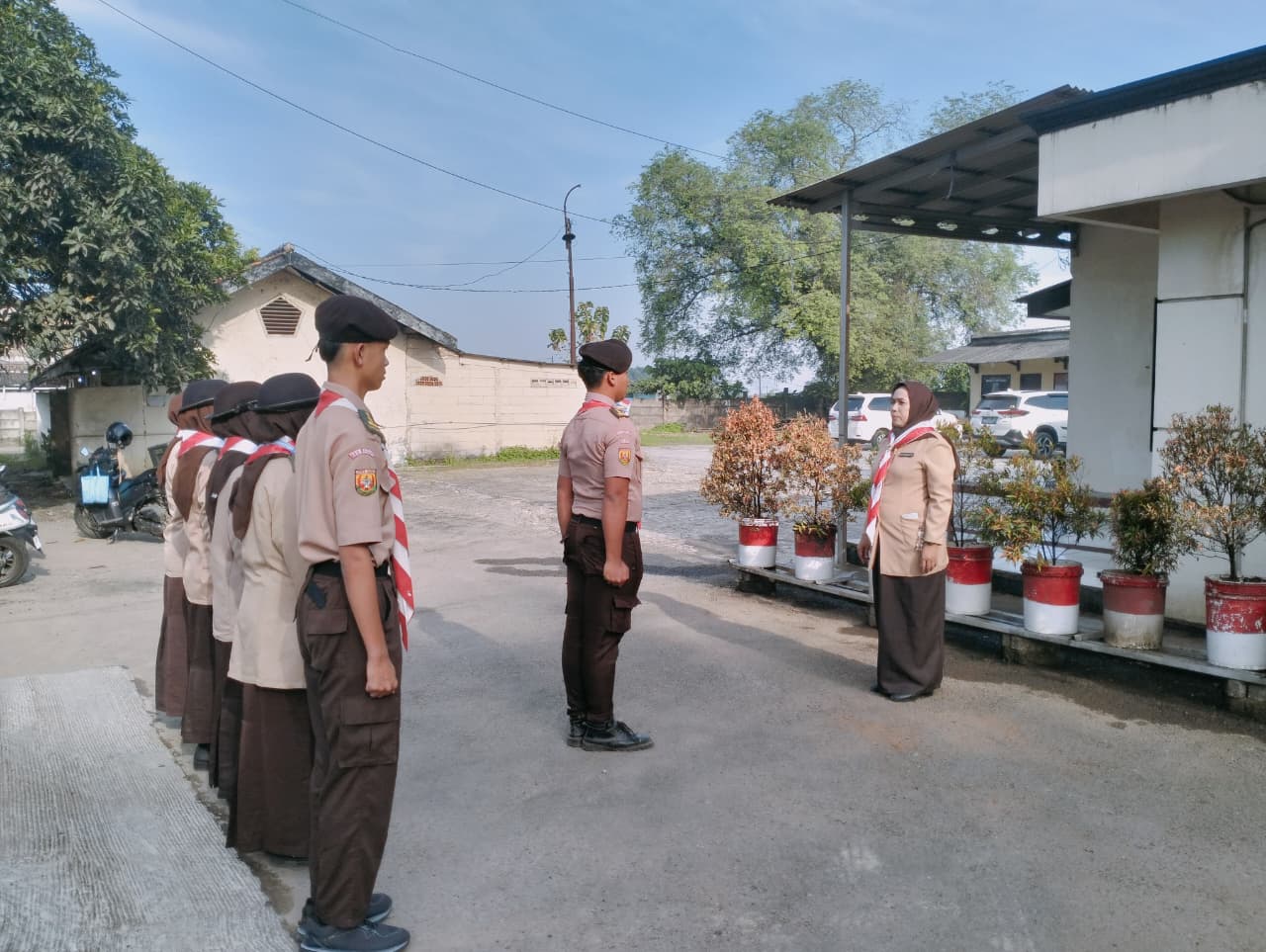 Apel Pembukaan Karya Bakti Lebaran 2026 di Depan Polsek Parung Panjang Jadi Awal Pengabdian Pramuka untuk Masyarakat