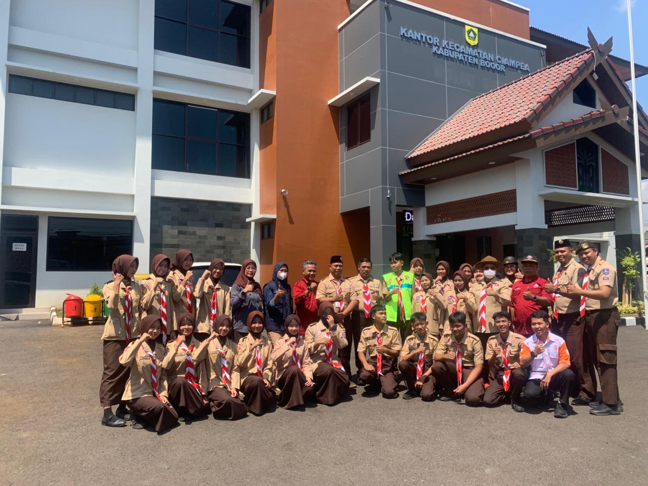 Monitoring Kwarcab Kabupaten Bogor Warnai Kegiatan Karya Bakti Pramuka Kwarran Ciampea