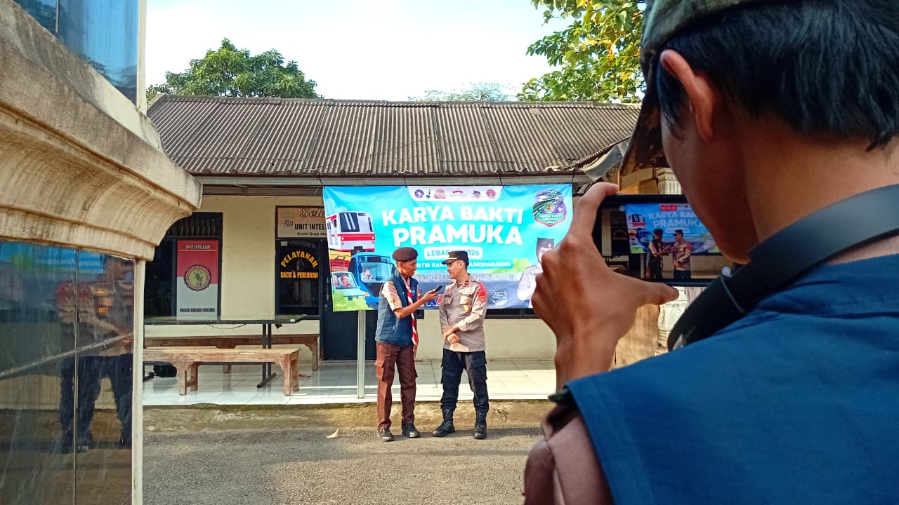 Warta Pandu Kwartir Ranting Parungpanjang Lakukan Peliputan dan Wawancara Bersama Pihak Kepolisian