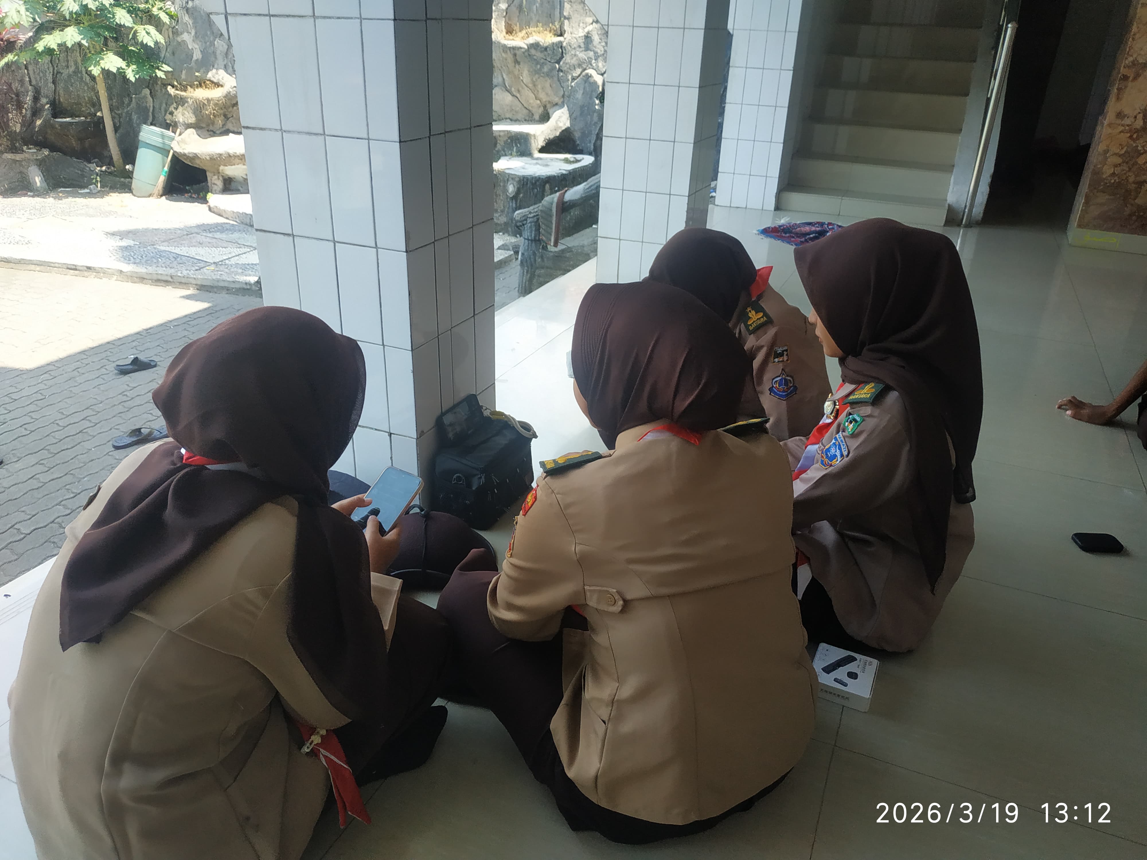 Unit Kominfo Warta Pandu Kwartir Ranting Parungpanjang Ikuti Sosialisasi dan Edukasi Karya Bakti Melalui Platform Zoom