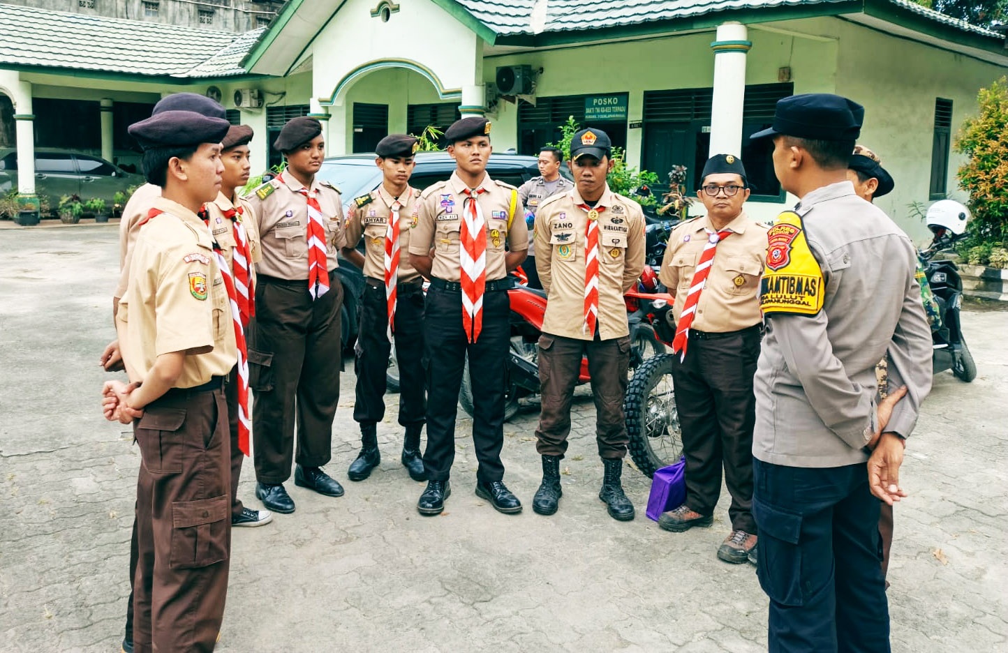 Pengamanan Lalu Lintas Karya Bakti Lebaran Gerakan Pramuka Kwartir Ranting Klapanunggal